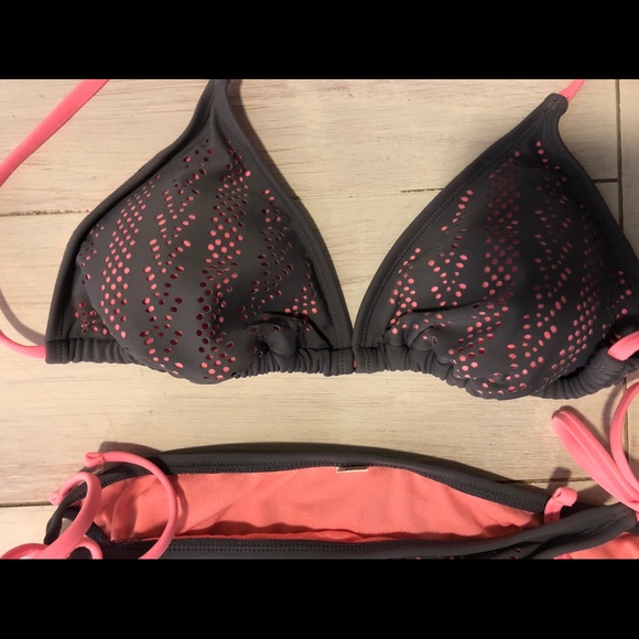 Bikini - Picture 2 of 2